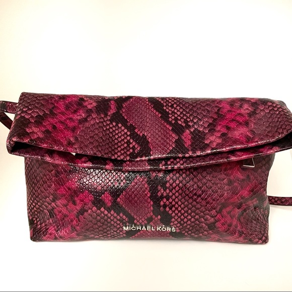 Mk Daria Foldover Clutch W/Strap In Fuschia/Pink Leather Shoulder Bag - Picture 1 of 10